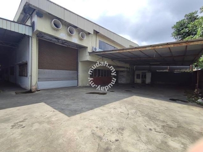 1.5 storey semi detached factory for rent at desa cemerlang