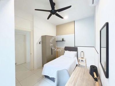 Medium Room with Aircond in Epic Residence, Larkin, 15 Minutes to CIQ