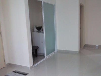 [PARTIALLY FURNISHED] Condo for SALE EMERALD AVENUE SELAYANG