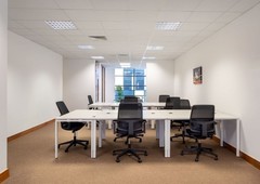 Book open plan office space for businesses of all sizes in Spaces Exchange 106