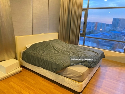 Studio unit with Swimming Pool view and 2 car park link bridge to LRT