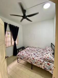 1 bedroom (queen bed) for RENT Mutiara Rini