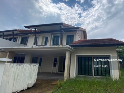 2 storey corner house with spacious land at Bandar Kinrara BK 8