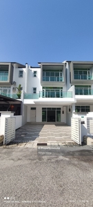 3 storey Superlink House Bandar Meru Raya Ipoh