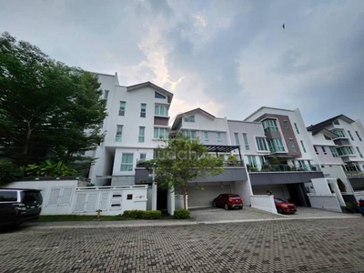 3.5 story Fully Furnished Twin Courtyard @ Melawati Height for sale