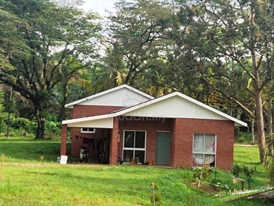Banglo house with land at Diomand Greek, Bherang ulu Perak