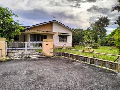 Bungalow House For Rent in Taman Golf