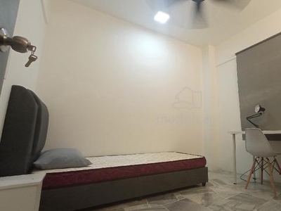 Gurney Heights Condominium Kuala Lumpur Deluxe Room for Rent