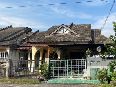 End Lot, Facing Open Single Storey Terrace House Taman Puchong Intan