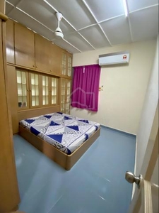 Medium Room in Landed House, Seksyen 27