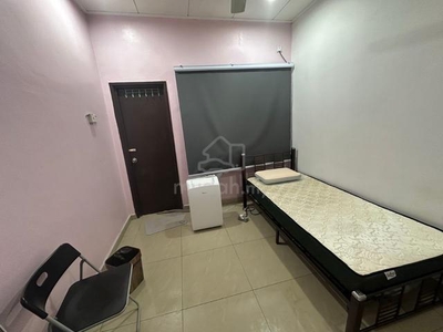 Nice Middle Room attached bathroom in Forest Heights , Senawang clean