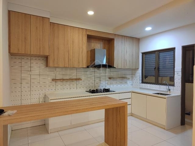 Nice partial furnished Suria Putra residence