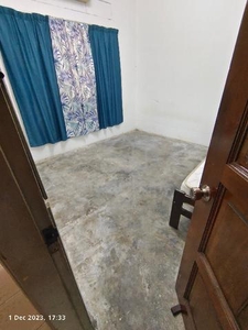 Room (Seksyen 17, Petaling Jaya)