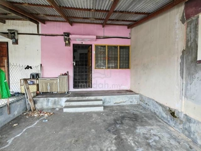 Taman Puteri Wangsa Ulu Tiram 2 storey house 2 bedroom only 800