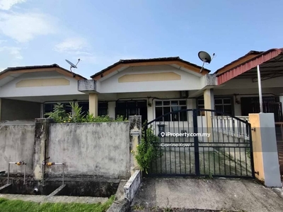 Taman Saujana single storey partial furnished house for rent