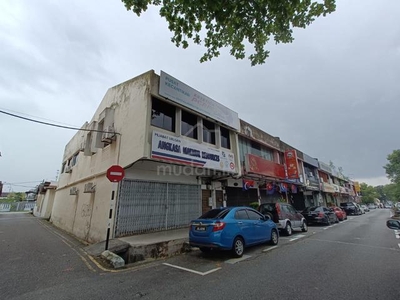 Tun Aminah Grd floor shop office (End Lot facing main road ) for rent