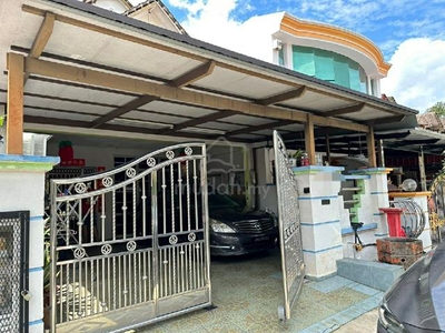 Well renovated 2 storey house at Taman University for sale