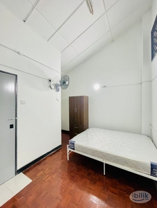 ✨Attached Bathroom✨ Medium AC room for rent at SS2, Petaling Jaya