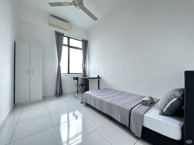Setia Tropika Kempas Big & Cozy Single Aircon Room for Rent