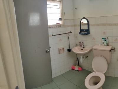 Spacious Middle room with Joint bathroom