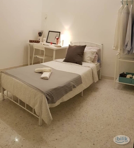 Queen bed room at Ken Damansara 1