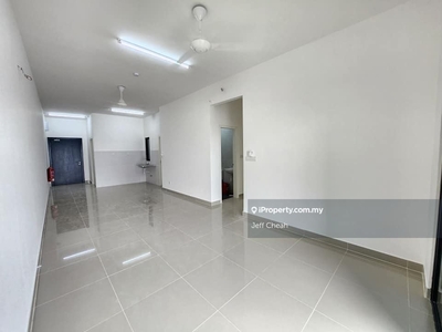 2 Carparking Lot, 3 Bedroom with Balcony for Sale