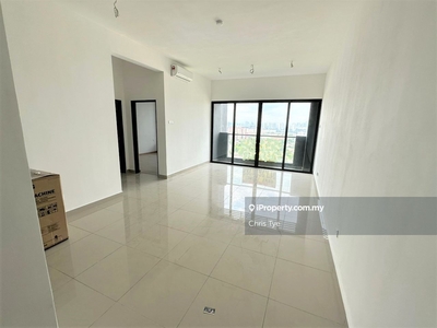 Aera residence, nice partly furnish unit, 3room 2carpark for sell