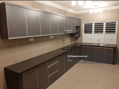 Double Storey Terrace at Setia Alam For Rent with Kitchen Cabinet