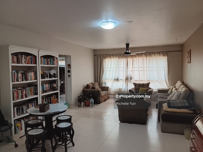 Low floor,facing east,no balcony,partial furnished,3rooms 2bath 1cp