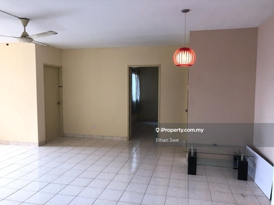 Mid Floor/Pool View/Non Bumi/Renovated/Partly Furnish/Well Kept Unit