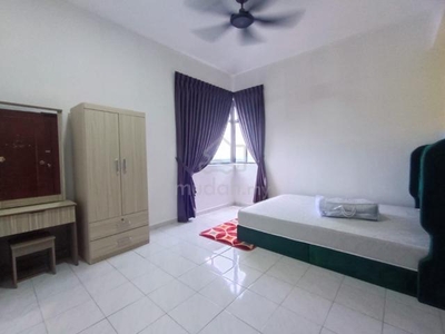 Queen Size Room @ Nearby Paradigm Mall Skudai (Mewah View Apartment)