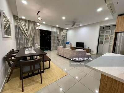 Unit comes with big balcony, facing KLCC & part of facilites view