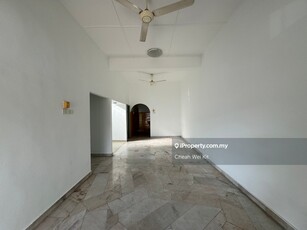 Good Condition _ Limited Endlot unit with Strategic Location _