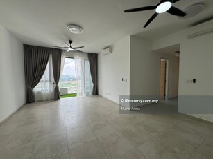 Large unit in Mont Kiara for Rent!