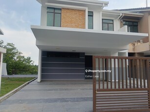 Semi D House 2.5 Storey @ Jalan Pinggiran X, Horizon Hills For Rent