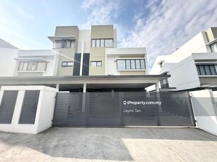 Twin Palms Sg Long good condition 2.5 storey Semi-D for sale