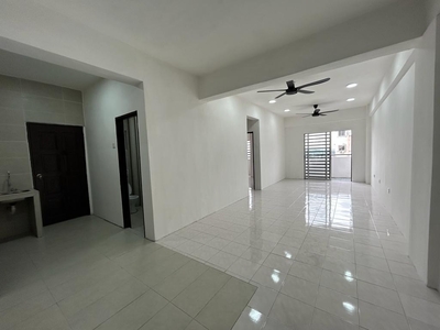 Newly Renovated Perdana Villa Apartment, Klang Big Size unit With Wet & Dry Kitchen