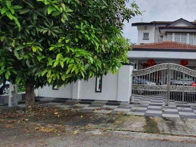Taman Putra Prima, Puchong, Selangor 2 Storey House For Sale!! Endlot With Extra Land!!