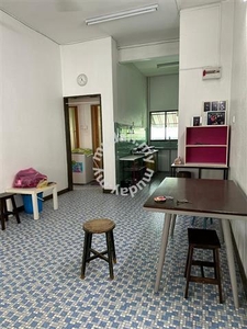Apartment Beside H2O, 1400sf , Partially Furnish , Jelutong
