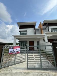 Corner Ucsi Springhill Double Storey For Rent