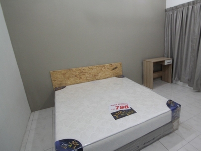 1.5 Month Deposit Medium Queen bedroom at Taman Aman / PJ Taman paramount