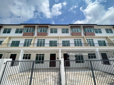 Bare Unit Freehold 3 Storey Terrace @ Taman Scientex Kundang Jaya Rwg