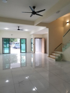 [For Sale]3-storey 22x100 Superlink D'Island Puchong -Privacy & Cozy Residential area