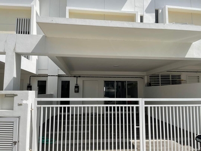 Freehold 2 Storey Superlink Terrace Suriaman 3, Bandar Sri Sendayan, Near Seremban
