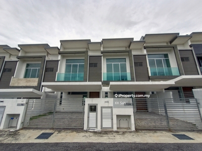 Gated Guarded 2 Storey Terrace Oasis Kajang, Easy Access to KL City.