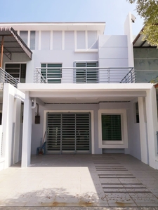 Non Bumi Lot 2 Storey Terrace Nusari Aman 2, Bandar Sri Sendayan, Freehold Renovated With Kitchen Cabinet