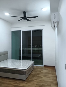 Paragon Suites / JB Town / Walking distance to CIQ / Studio House Fully Furnished