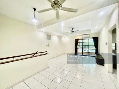 Parkville 1.5 storey townhouse well kept semi furnished unit for sale