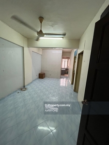Sri Mewah Apartment, 650sf, 3r2b, basic, seri kembangan