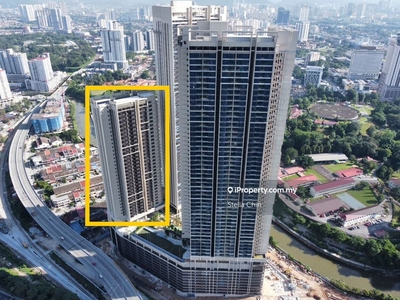 Fast move in, 858sf, Type D, pool KLCC view, balcong facing south